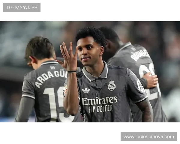 罗德里戈新合同亮相,薪资大幅提升,状态回暖持续为球队贡献力量 罗德里戈新合同亮相,薪资大幅提升,状态回暖持续为球队贡献力量