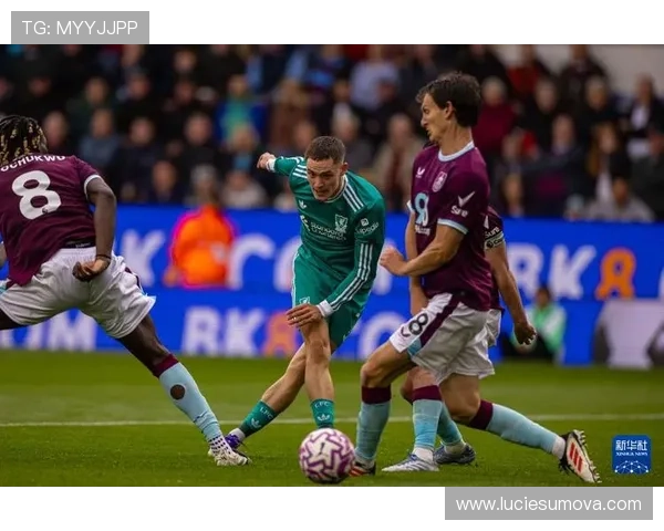 维尼修斯对阵曼城与利物浦表现解析：关键对手中的发挥