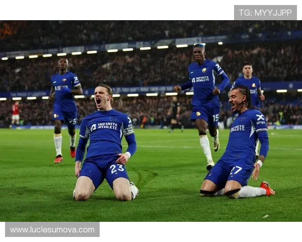 切尔西防线磨合仍不稳定,对近期战绩与竞争格局形成制约 切尔西防线磨合仍不稳定,对近期战绩与竞争格局形成制约