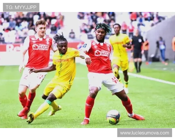 巴黎圣日耳曼强强对话中越踢越被动，攻防问题逐步反映至争冠形势