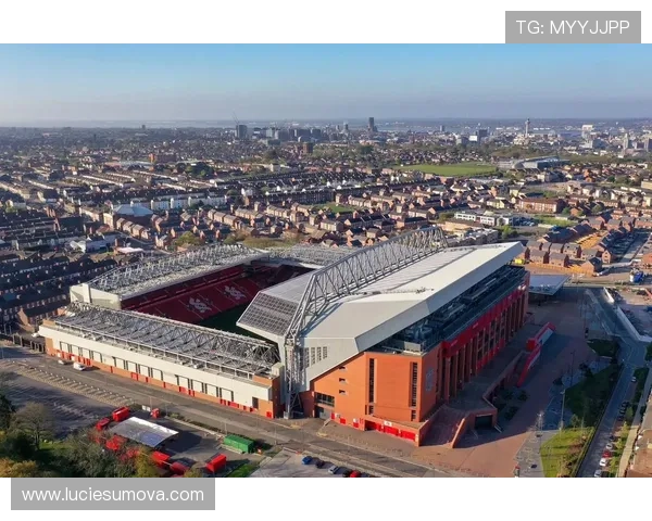 利物浦中场结构失衡问题显现,对赛季走势形成制约 利物浦中场结构失衡问题显现,对赛季走势形成制约