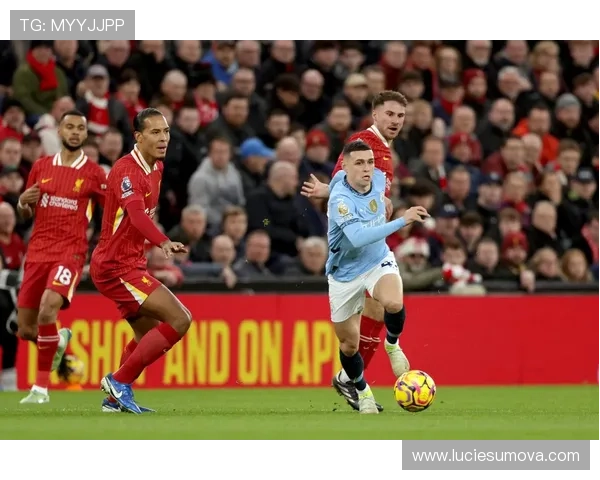 曼城进攻节奏紊乱,表面攻势如潮实则失控问题逐步显现 曼城进攻节奏紊乱,表面攻势如潮实则失控问题逐步显现